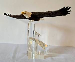 lot 121 image: The Eagles Club Crystal Cathedral 2001 Eagle Sculpture