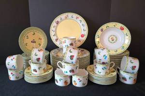 lot 123 image: Pretty Victoria Beale Savannah 9060 Dinnerware Set