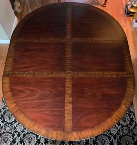 lot 30 image: Gorgeous Dining Table