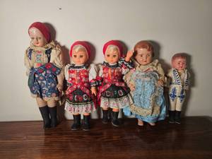 lot 118 image: Vintage Czechoslovakian Doll Collection