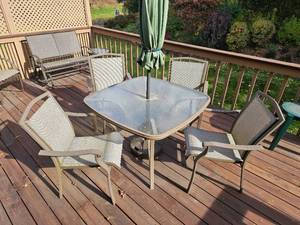lot 14 image: Aluminum Patio Table & Umbrella Set