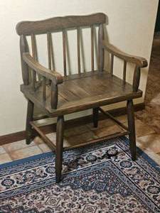 lot 59 image: Charming Vintage Spindle Chair
