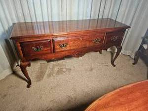lot 9 image: American Contemporary Cherry Queen Anne Consol Sideboard from American Drew
