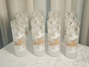 lot 102 image: 1980s Libbey Cavalcade Horse Glasses