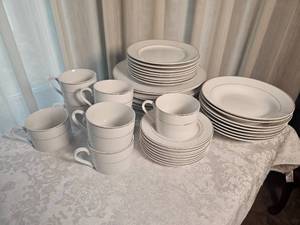 lot 105 image: Hardy Gibson Houeseware China