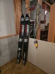 lot 128 image: Ep XR-7 Aluminum Fin Water Skis & Tow Line