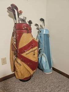 lot 200 image: Retro Gold Bag and Vintage Clubs