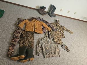 lot 201 image: Hunting Clothing Bundle