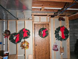 lot 127 image: Outdoor Christmas Wreath Bundle of Five