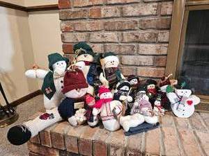 lot 125 image: Plush Snowman Holiday Decorations