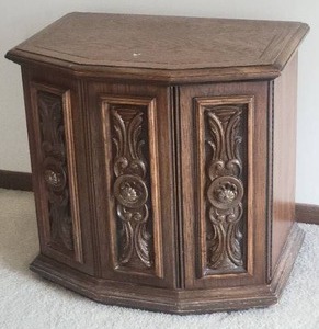 lot 19 image: Vintage MCM Carved Nightstand - Lane