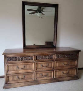 lot 20 image: Vintage MCM Vanity Dresser - Lane