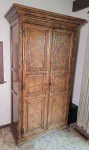 lot 23 image: Vintage MCM Century Furniture Entertainment Cabinet