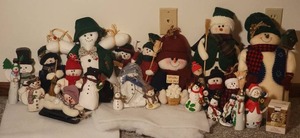 lot 125B image: Frosty Christmas Holiday Snowman Decor Collection