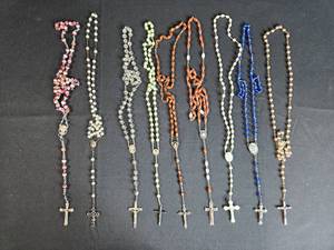 lot 75 image: Lot of 10 Vintage Rosaries - Mixed Designs and Colors