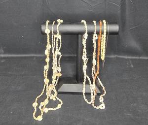 lot 12A image: Group of Vintage Natural Shell Necklaces - 7 Pieces (display not inc)