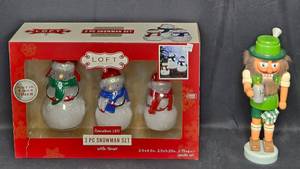 lot 22 image: Set of 3 LED Snowmen with Timer and Vintage Nutcracker