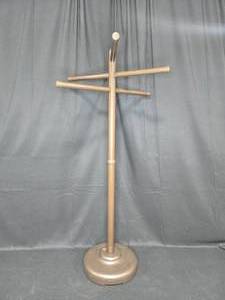 lot 33A image: Heavy Duty Rack Stand - Brown Metal - 4 Hooks
