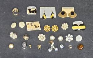 lot 60 image: Collection of Vintage Pierced Earrings and Rings - Assorted Styles