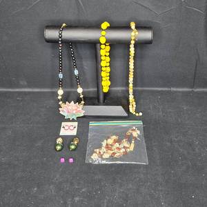lot 65 image: Assorted Vintage Jewelry Including Necklaces and Earrings - displays not included