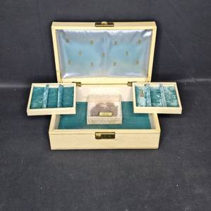 lot 66 image: Vintage Jewelry Box w Genuine Mink Fur Pin in Orig Box - Elegant Storage Solution