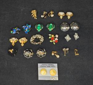 lot 67 image: Collection of 16 Assorted Vintage Earrings - Various Styles