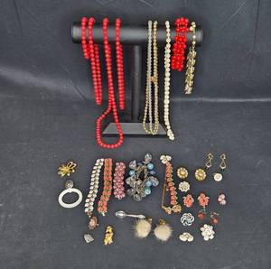 lot 69 image: Assorted Vintage Jewelry Collection - Necklaces, Bracelets, Earrings - display not included