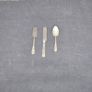 lot 71 image: Set of 3 Vintage Stratford Plate Silver Plated Utensils - Fork, Knife, Spoon