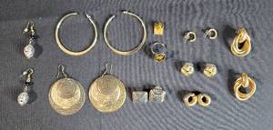 lot 82 image: Group of 12 Mixed Gold and Silver Tone Earrings and Jewelry