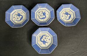 lot 105 image: Set of 4 Ming Tuscany Fine China Plates - Blue Dragon Design