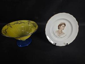 lot 121 image: Vintage Yellow Glass Bowl and Royal Visit Commemorative Plate
