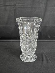 lot 138 image: Vintage Crystal Vase - Elegant Cut Design