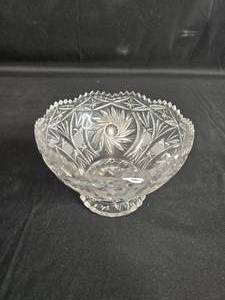 lot 141 image: Vintage Cut Crystal Bowl - Exquisite Floral Design