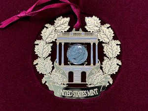 lot 15 image: 1998 Roosevelt Dime Christmas Ornament