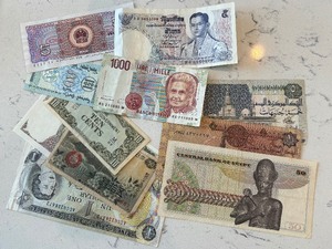lot 190 image: Foreign Currency