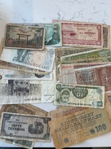 lot 194 image: Foreign Currency