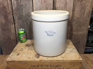 lot 117 image: 3 Gallon Crown Pottery Crock
