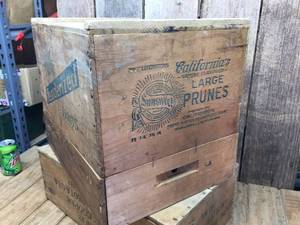 lot 121 image: Antique Sunsweet Tenderized Fruits - Wooden Crate