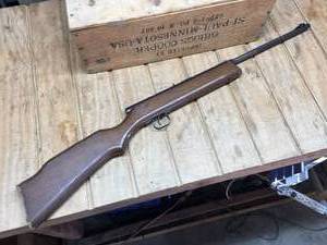 lot 124 image: Vintage Sears Roebuck and Co - BB Gun