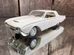 lot 139 image: Vintage 1961 Ford Thunderbird Promo Dealership Car
