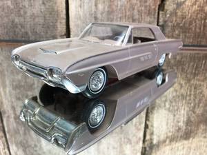 lot 140 image: Vintage 1963 Ford Thunderbird Promo Dealership Car