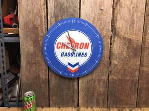 lot 164 image: Chevron Gasolines Tempered Glass Clock