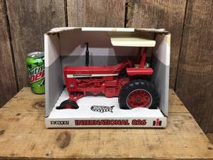 lot 173 image: Vintage ERTL International 826 in Box 116 Scale