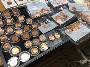 lot 208 image: Large Group Mostly 2009 Lincoln Pennies
