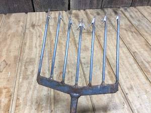 lot 188 image: Vintage 7 Tine Fishing Spear 63