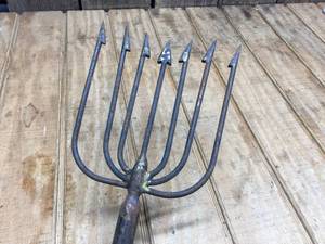 lot 190 image: Vintage 7 Tine Fishing Spear 60