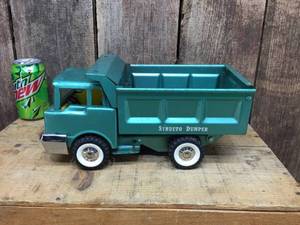 lot 232 image: Vintage Structo Dumper