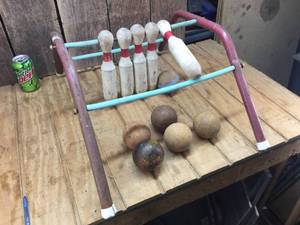 lot 247 image: Vintage Bowling Game
