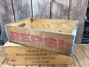 lot 248 image: Vintage Pepsi Wooden Crate
