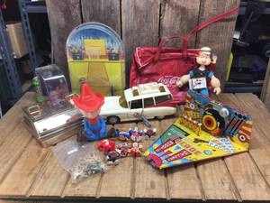 lot 249 image: Group Vintage Toys - Games - Parts - Projects - Figures